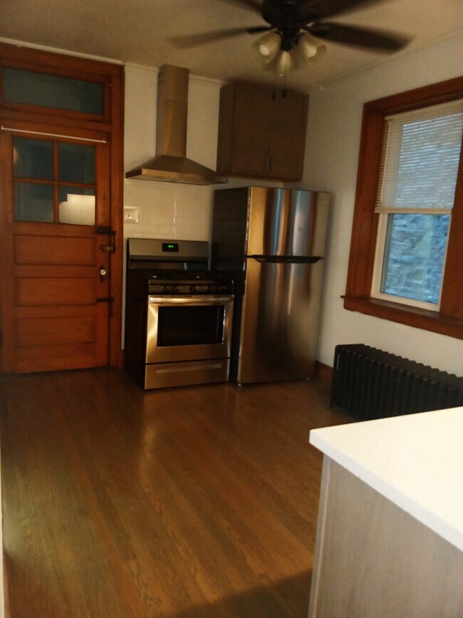 Foto del edificio - 2135 N Leavitt St