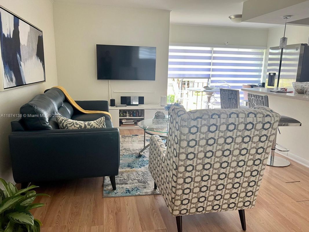 Foto principal - 9350 W Flagler St