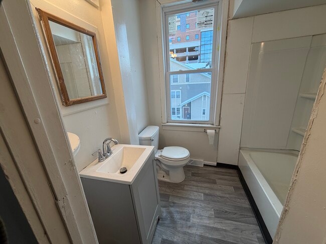 Building Photo - 202 Union Pl