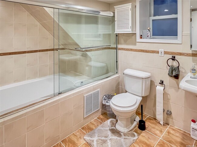 Foto del edificio - 31-45-45 81st St