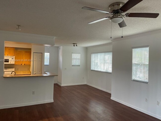 Building Photo - 2412 Centergate Dr
