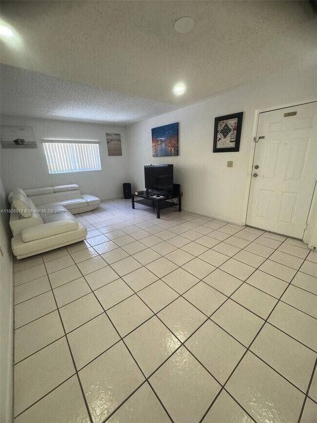 Building Photo - 8270 SW 149th Ct