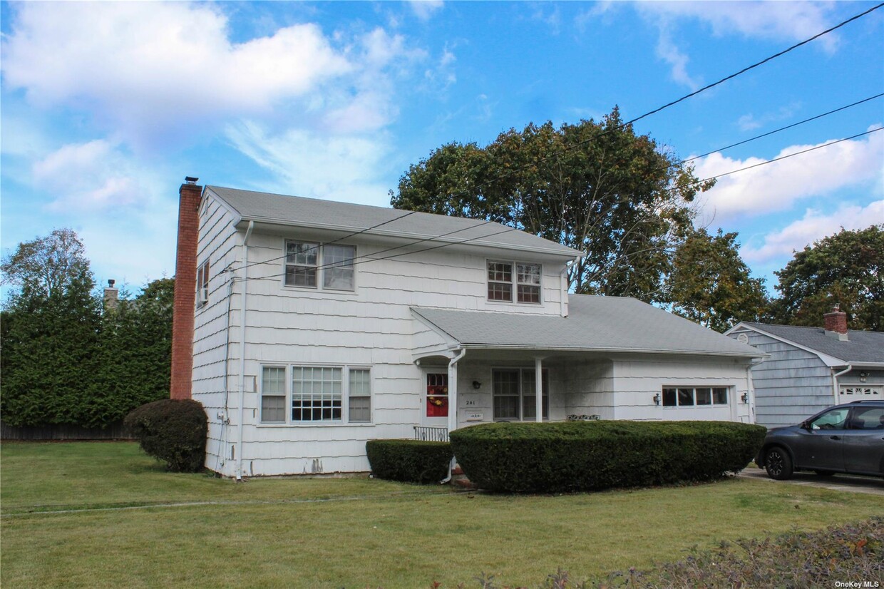Primary Photo - 241 Woodlawn Ave