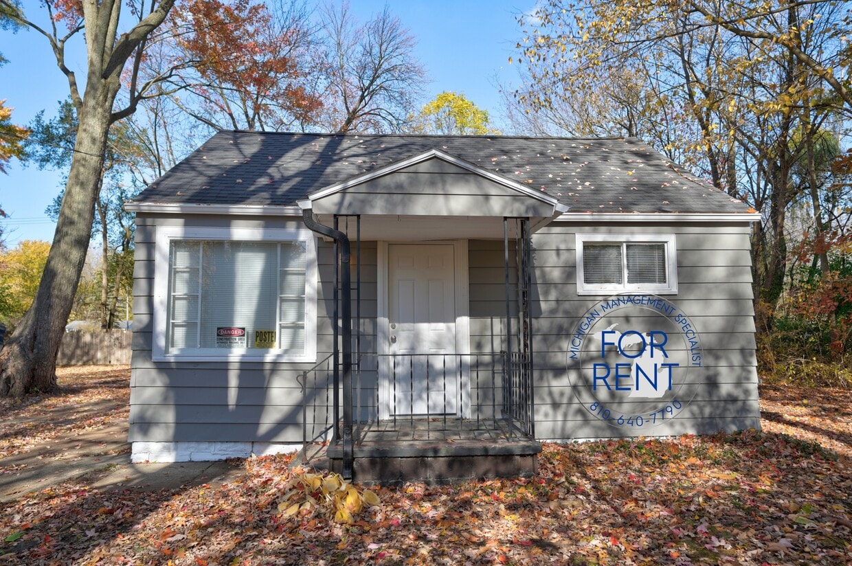 Foto principal - 2429 Lincoln Manor Dr