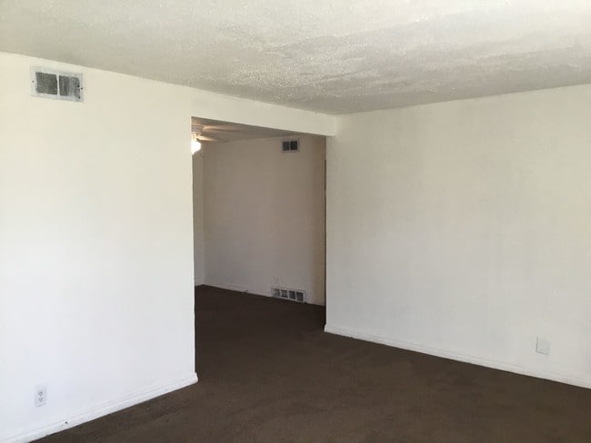 Building Photo - 3 br, 1.5 bath House - 1301 NE 36th St.