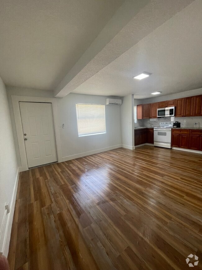 Building Photo - 646 Latona Ave