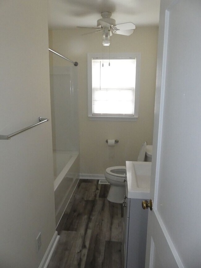 Foto del edificio - 100 Lodge Rd