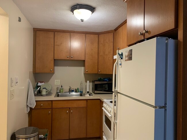 Kitchen - 907 Beacon St