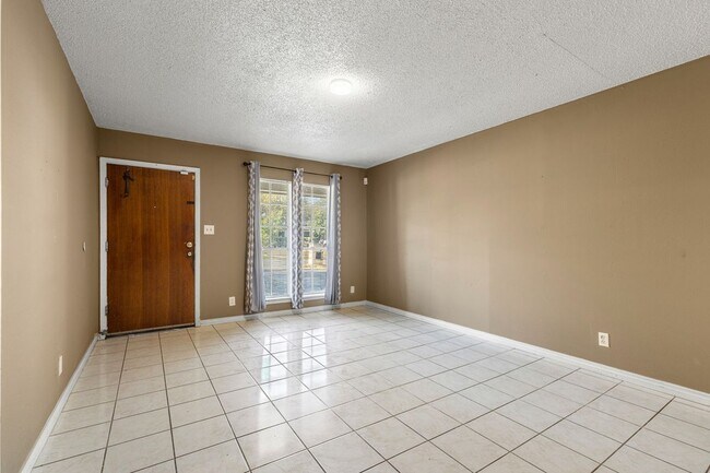 Foto del edificio - 9407 N Creek Dr