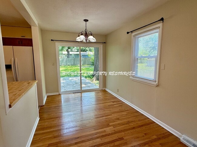 Building Photo - Spacious Home 3 Bedroom w/Fin basement for...