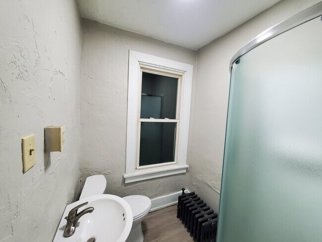 Foto del edificio - 550 Railroad St