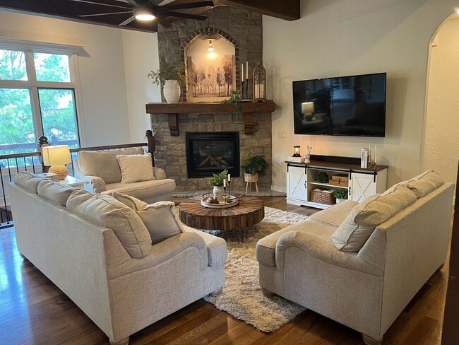 Building Photo - Executive Rental at The Village at Wicklow...