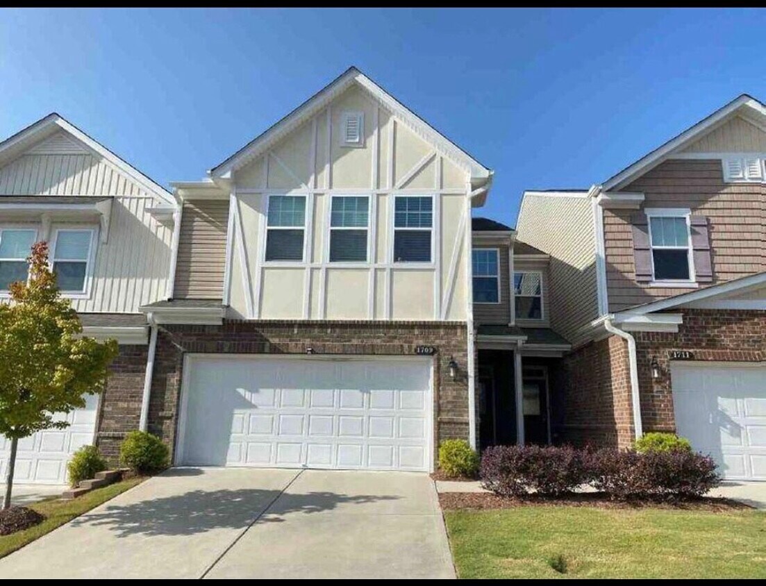 Primary Photo - 1709 Cary Reserve Dr