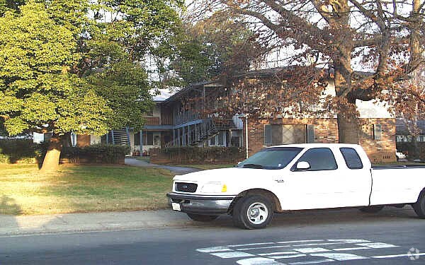 Foto del edificio - 5481 Carlson Dr