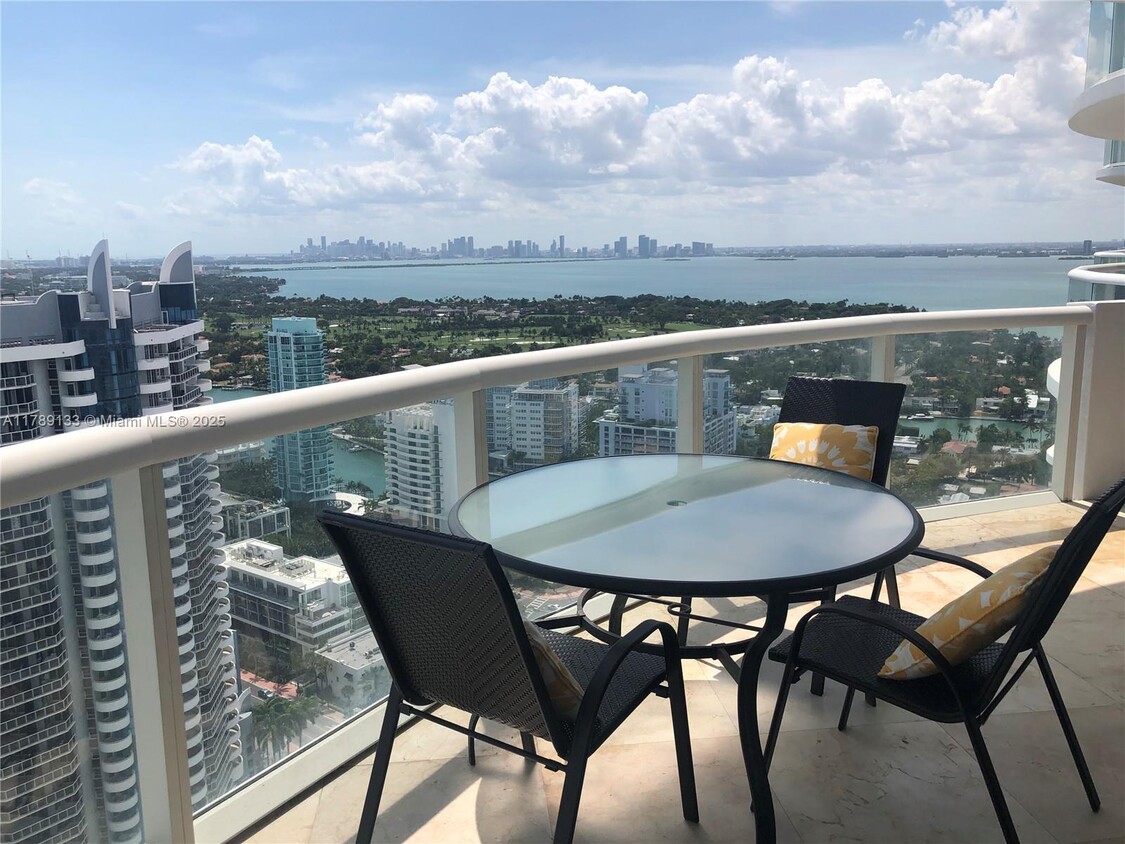 Foto principal - 6365 Collins Ave