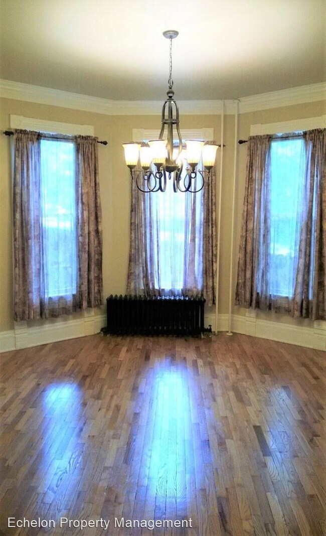 Foto del edificio - 3 br, 2 bath House - 705 S. Broadway