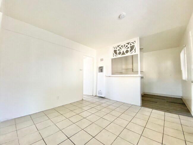 Building Photo - 1760 Henderson Ave