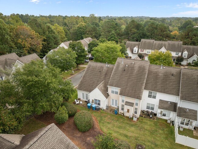 Building Photo - Stunning Townhome for Rent in Whitsett!