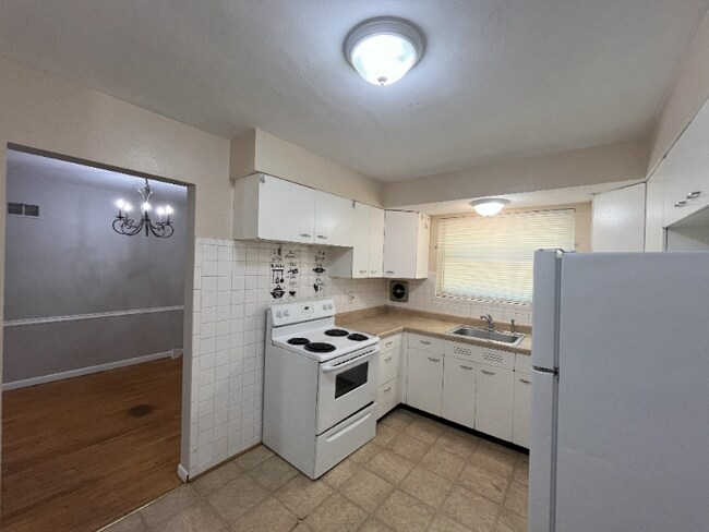 Building Photo - 8319 Hawkesbury Dr