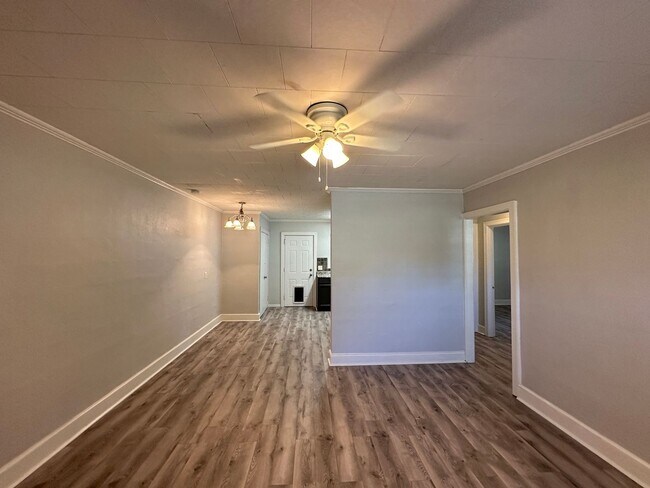 Building Photo - 6623 Clayton Ln