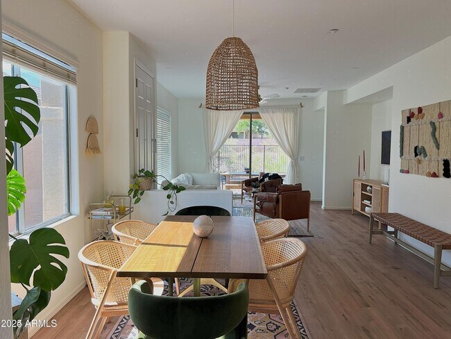 Foto del edificio - 1702 W Owens Way