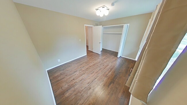 Building Photo - "3-Bedroom Gem with 1.5 Baths on Talbot St...