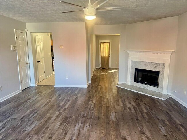 Foto del edificio - 5663 Windfall Ln