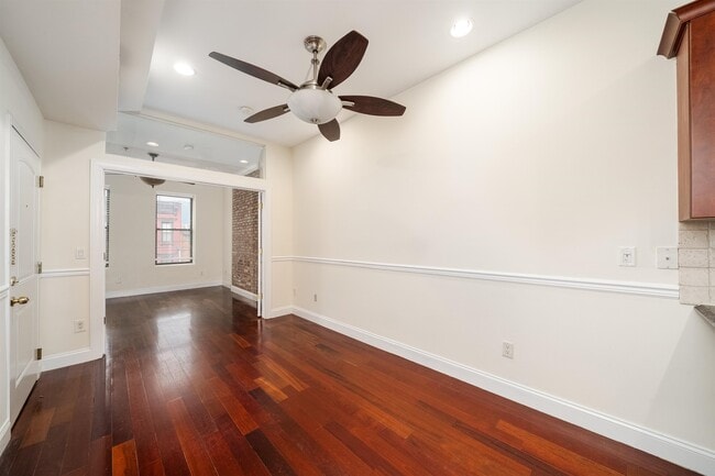 Building Photo - 744 Park Ave