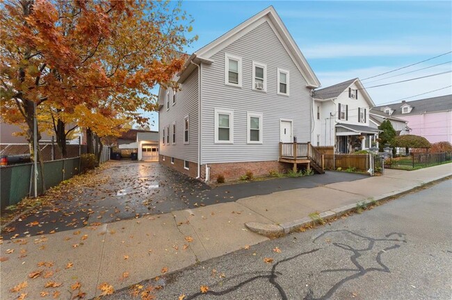 Building Photo - 108 Waterman Ave