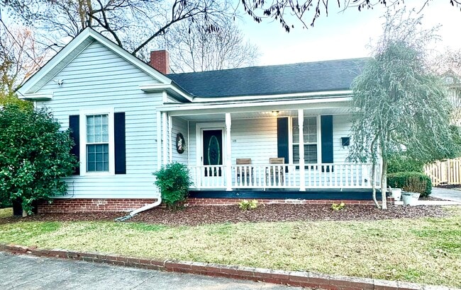 Building Photo - 320 E 5th Ave