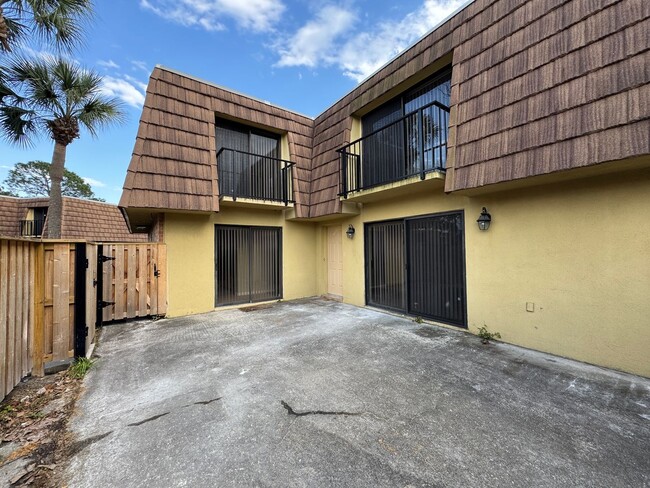 Foto del edificio - 5268 Middle Ct