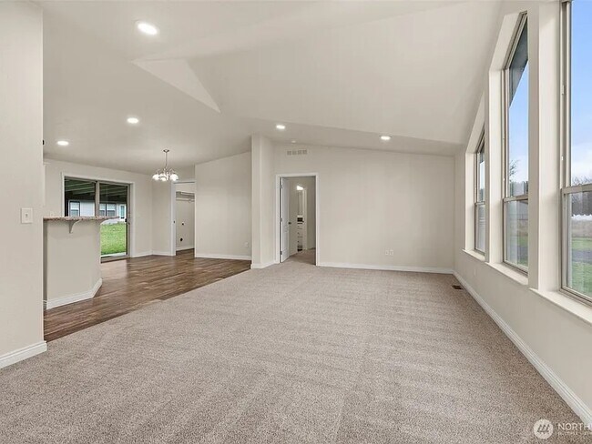 Foto del edificio - 216 Mossyrock Rd W