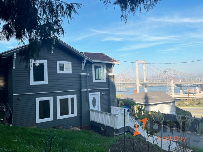 Captivating 3br / 1ba Apartment with Stunn... - Captivating 3br / 1ba Apartment with Stunn...