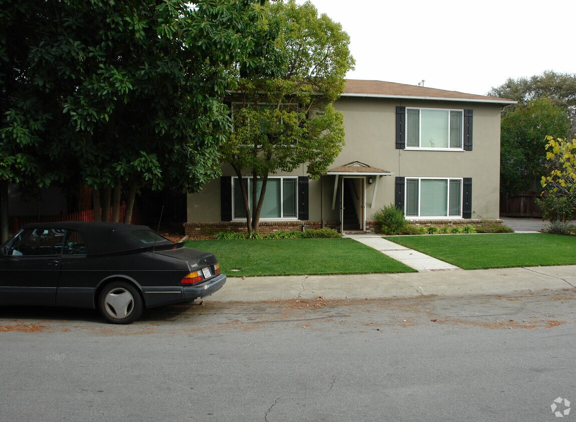 Building Photo - 856 Park Dr