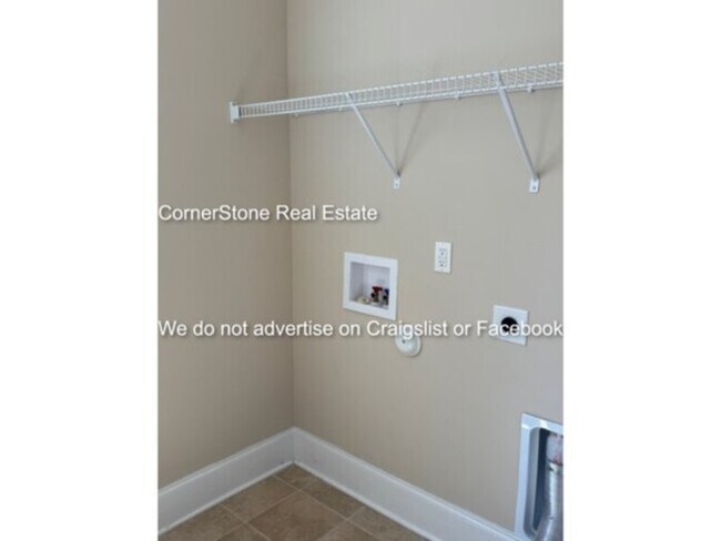 Foto del edificio - 547 Micahs Way N