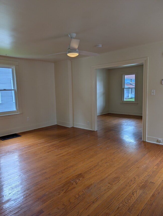 sala de estar - 305 N Center St