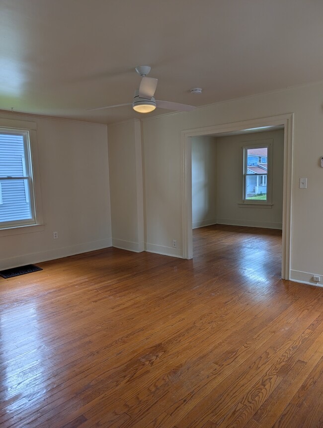livingroom - 305 N Center St