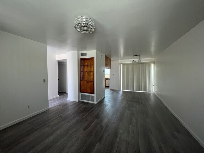 Building Photo - 915 N Stoneman Ave
