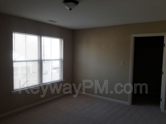 Foto del edificio - 830 Erika Ln