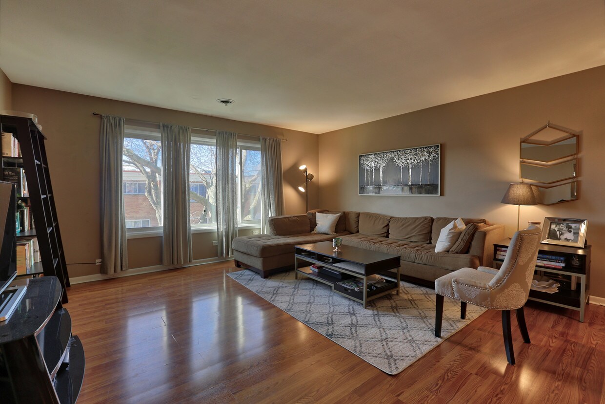 Foto principal - 1819 W Thome Ave