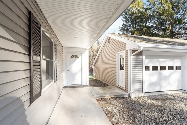 Building Photo - 82 Cedar St