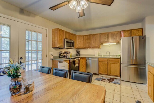 Foto del edificio - 814 Paradise Ln