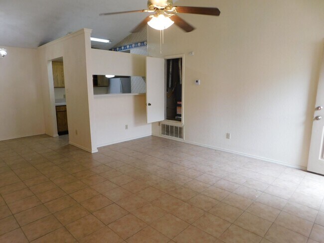Building Photo - Stockton Properties  ( 2025/27 Redwing Way )