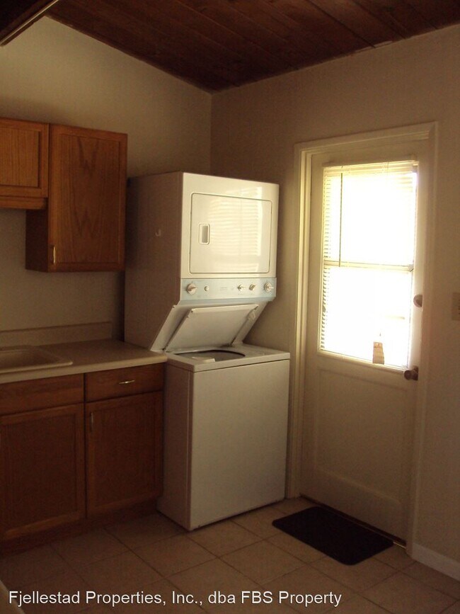 Building Photo - 4436-4438 Manitou Way