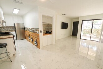 Building Photo - 751 Los Felices Cir W