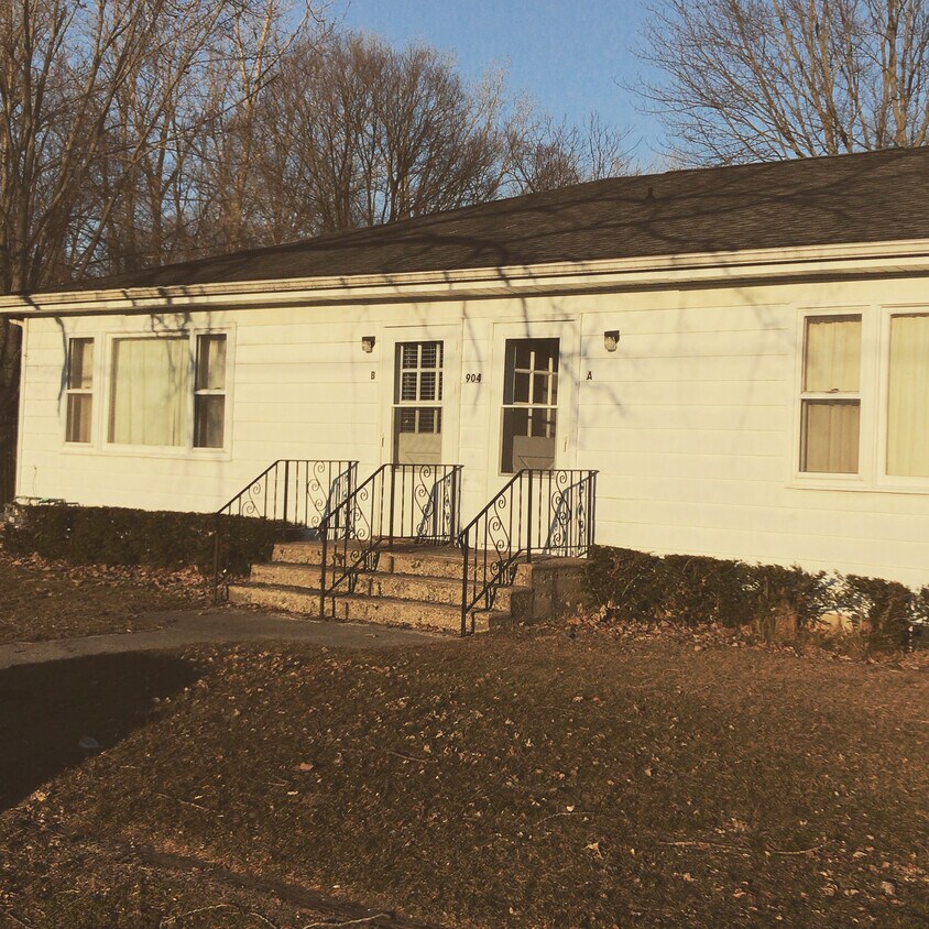 Primary Photo - 904 N Indiana Ave