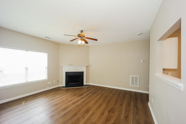 Building Photo - 123 Stillwood Dr