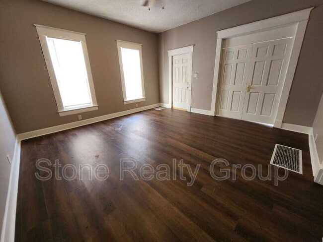 Building Photo - 1418 5th Ave