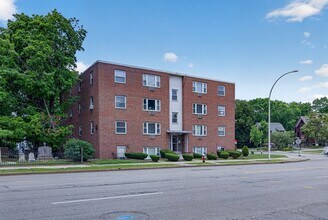 Building Photo - 190 Mt Auburn St