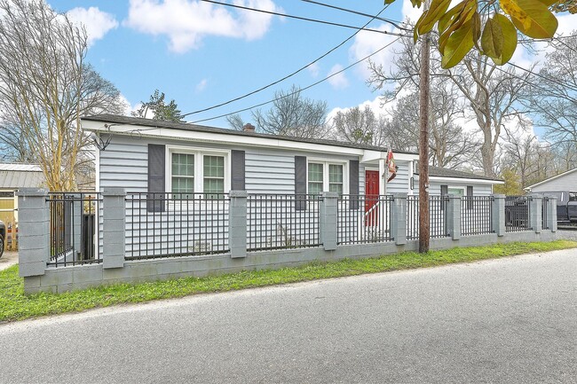 Foto del edificio - Renovated Home in the Heart of West Ashley!